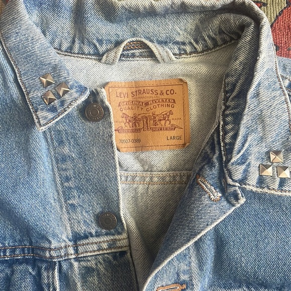 Vintage Levi’s Denim Jacket - Picture 2 of 5